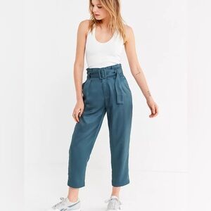 UO Paperbag Pleated blue Pant with belt